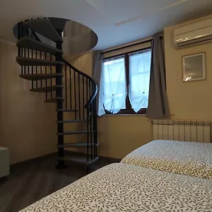 Apartment Aleph With Private Parking, Next Train Station Como
