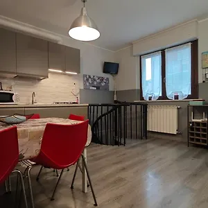 Apartment Aleph With Private Parking, Next Train Station Como